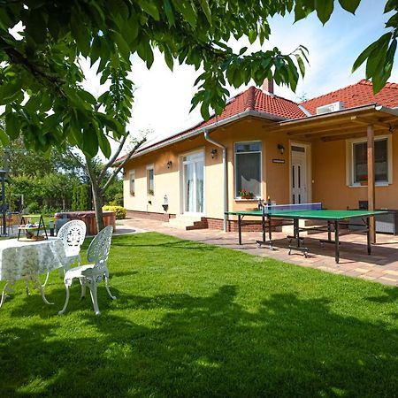 Sunny Garden Pihenohaz Villa ชิโอฟก ภายนอก รูปภาพ