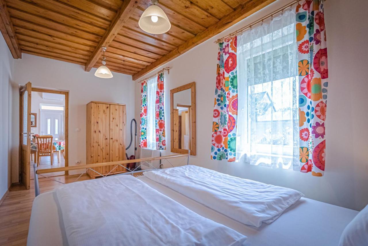 Sunny Garden Pihenohaz Villa ชิโอฟก ภายนอก รูปภาพ