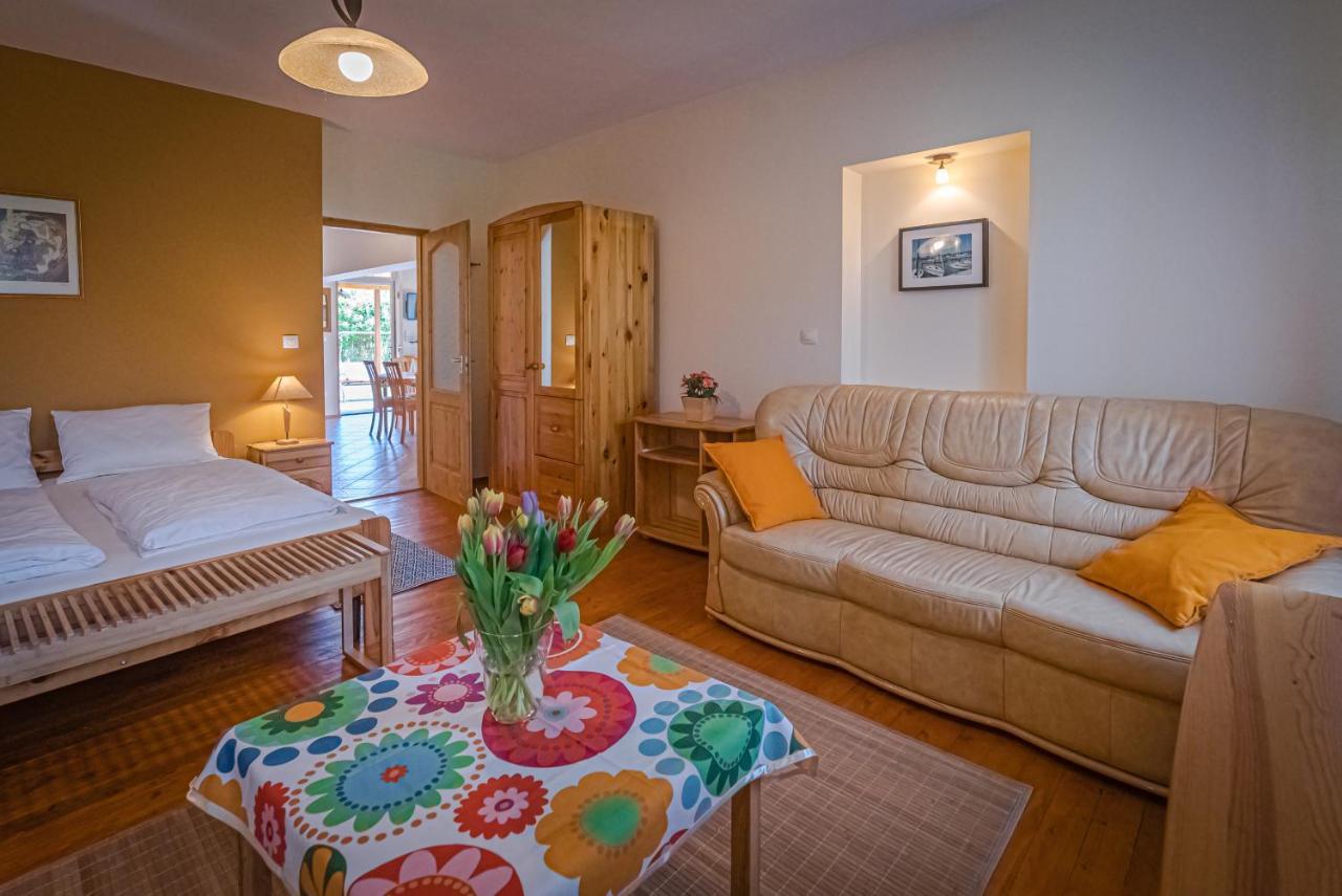 Sunny Garden Pihenohaz Villa ชิโอฟก ภายนอก รูปภาพ