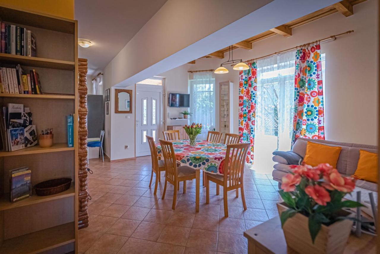 Sunny Garden Pihenohaz Villa ชิโอฟก ภายนอก รูปภาพ