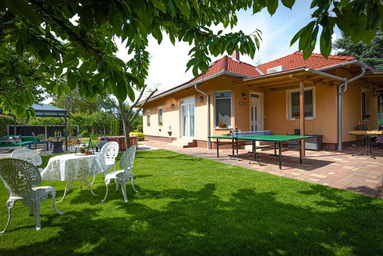 Sunny Garden Pihenohaz Villa ชิโอฟก ภายนอก รูปภาพ