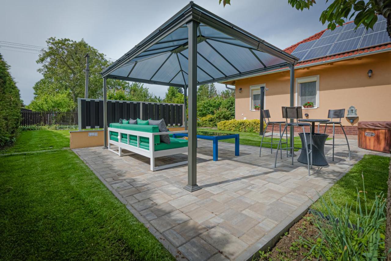 Sunny Garden Pihenohaz Villa ชิโอฟก ภายนอก รูปภาพ