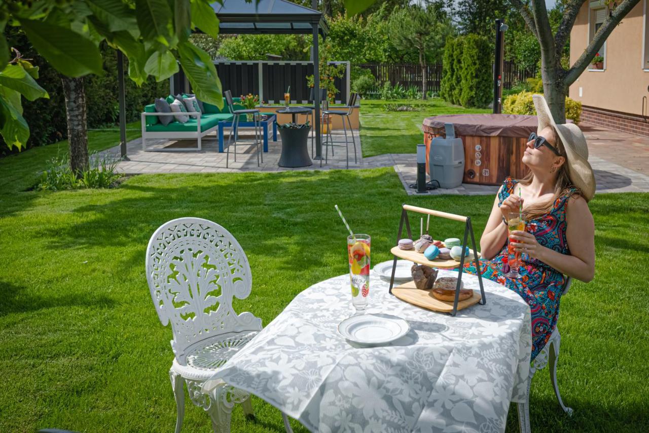 Sunny Garden Pihenohaz Villa ชิโอฟก ภายนอก รูปภาพ