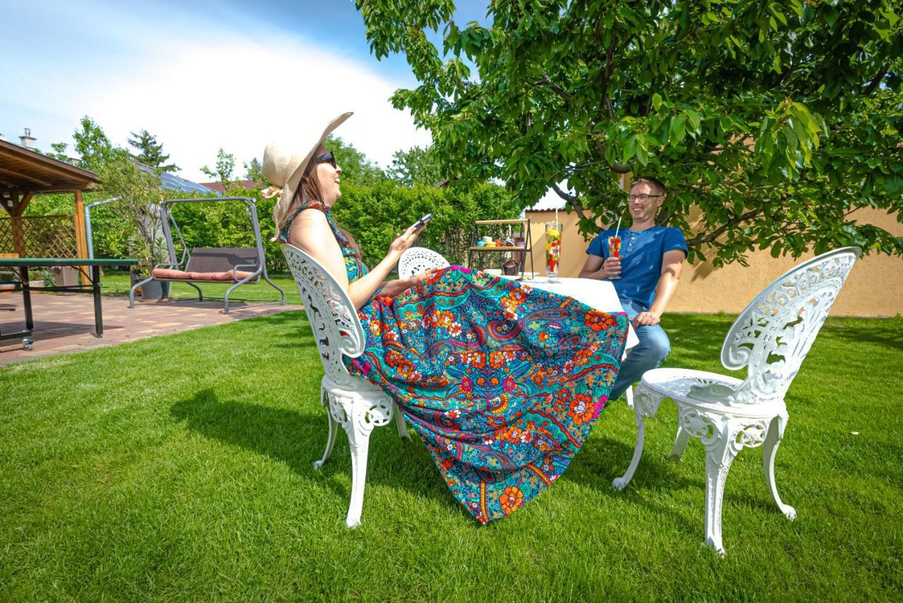 Sunny Garden Pihenohaz Villa ชิโอฟก ภายนอก รูปภาพ